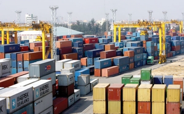 Tìm giải pháp tháo gỡ ùn tắc cảng do 2,8 vạn container tồn đọng