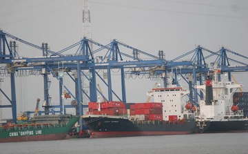 'Xanh hóa' logistics, 'đánh thức' vận tải thủy