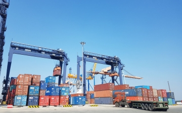 Hàng hóa thông qua cảng biển tăng mạnh cuối năm